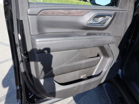 Used 2023 Chevrolet Tahoe Z71 w/ Luxury Package image 17