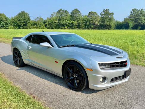 Used 2010 Chevrolet Camaro SS w/ RS Package RWD image 10