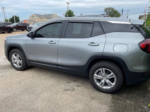 Used 2024 GMC Terrain SLE AWD/4WD image 3