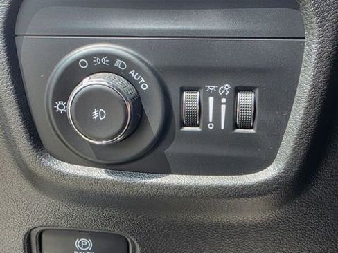 Used 2022 Jeep Grand Cherokee L Limited w/ Luxury Tech Group II image 20