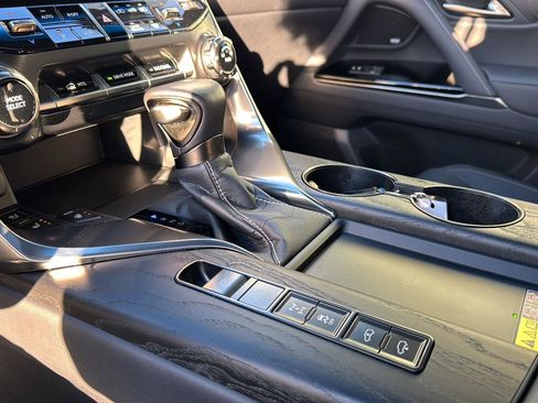 Used 2023 Lexus LX 600 4WD w/ Luxury Package image 27