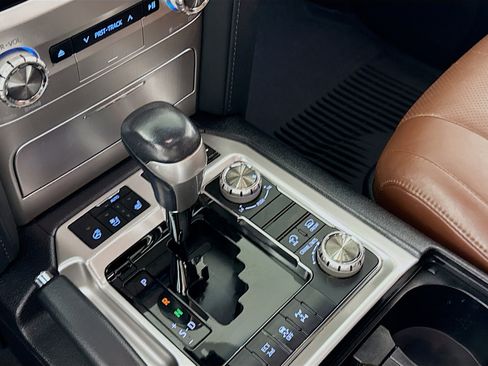 Certified 2021 Toyota Land Cruiser image 18