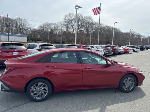 Used 2024 Hyundai Elantra SEL image 61