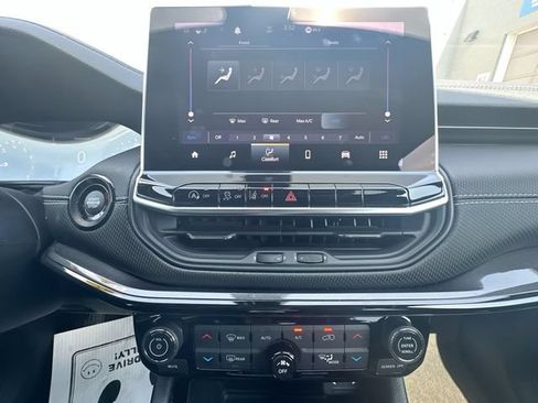 Used 2023 Jeep Compass Latitude w/ Sun and Sound Group AWD/4WD image 20
