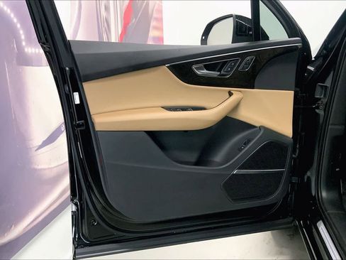 Used 2022 Audi Q7 Premium Plus image 24