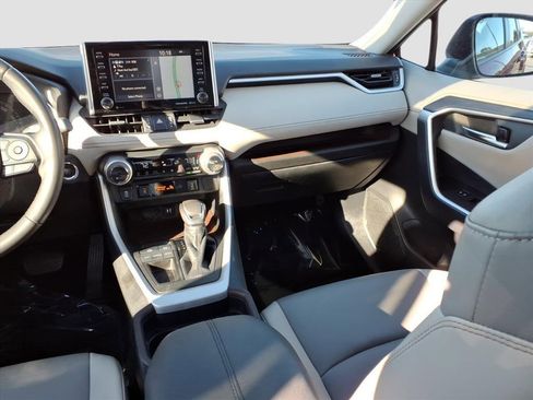 Used 2019 Toyota RAV4 Limited image 14