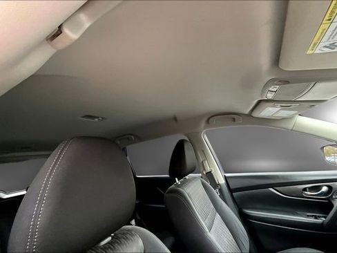 Used 2019 Nissan Rogue SV image 19