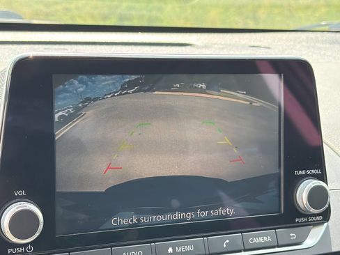 Used 2025 Nissan Altima 2.5 SV FWD image 29