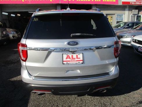 Used 2017 Ford Explorer XLT w/ Equipment Group 202A image 5