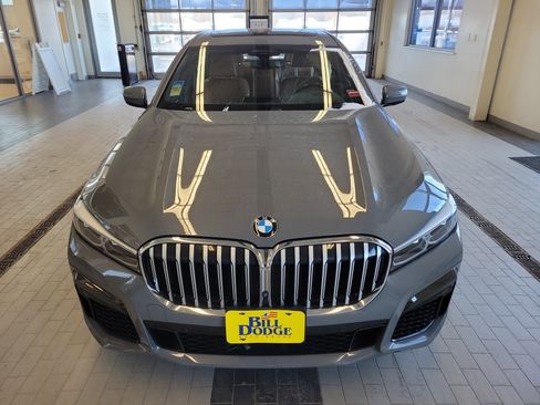 Used 2022 BMW 750i xDrive w/ M Sport Package image 2