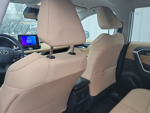 Used 2025 Toyota RAV4 XLE image 12
