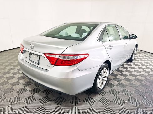 Used 2017 Toyota Camry LE image 3