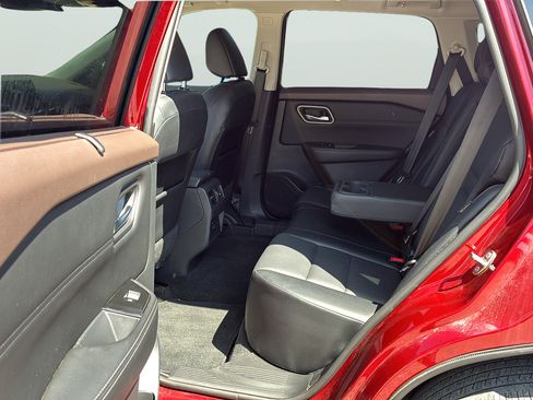 Used 2021 Nissan Rogue SV w/ Premium Package FWD image 16