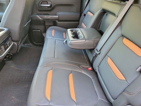 Used 2022 GMC Sierra 1500 AT4 w/ AT4 Premium Package AWD/4WD image 12