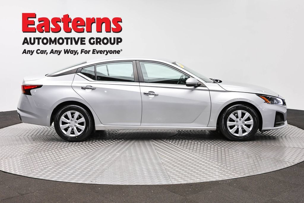 Used 2023 Nissan Altima 2.5 S FWD image 4