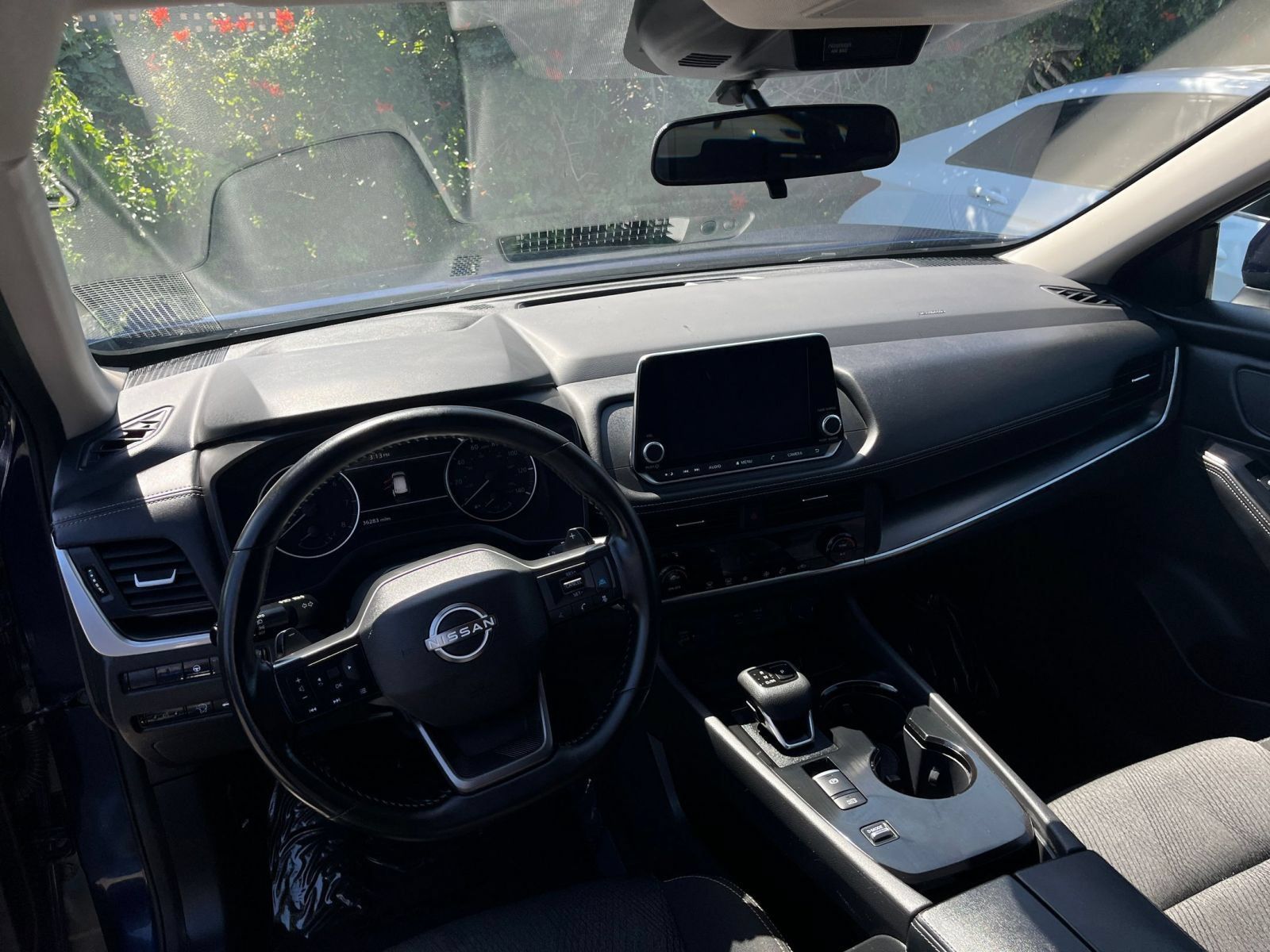 Used 2025 Nissan Rogue SV FWD image 34