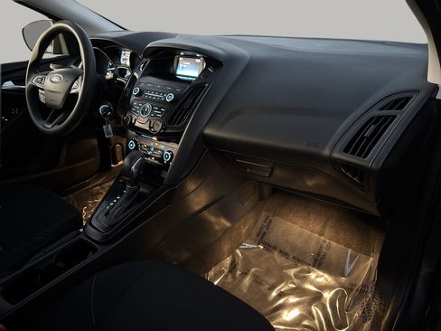 Used 2018 Ford Focus SE image 11