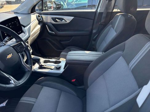 Used 2025 Chevrolet Blazer LT FWD image 29