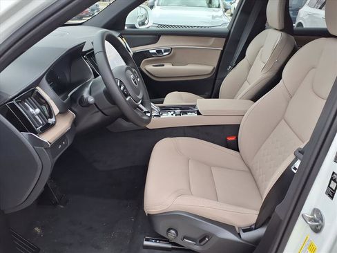 New 2026 Volvo XC90 T8 Plus w/ Protection Package Premier image 13