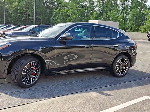 New 2025 Maserati Grecale GT image 4