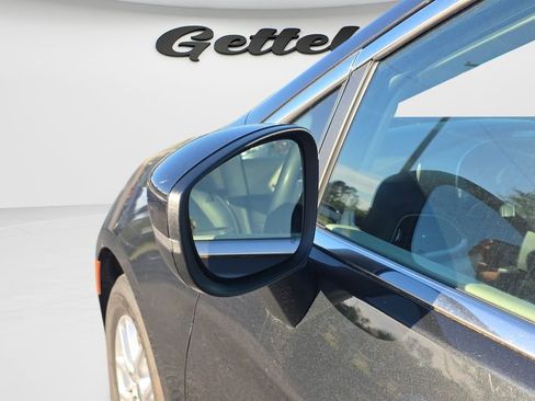 Used 2023 Chrysler Pacifica Touring-L FWD image 27