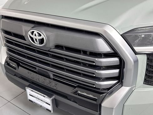 Used 2025 Toyota Tundra Limited AWD/4WD image 12