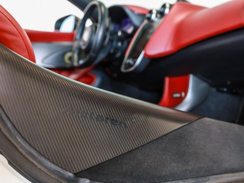 Used 2016 McLaren 570S Coupe RWD image 20
