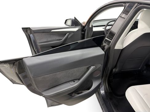 Certified 2023 Tesla Model Y Long Range AWD/4WD image 10