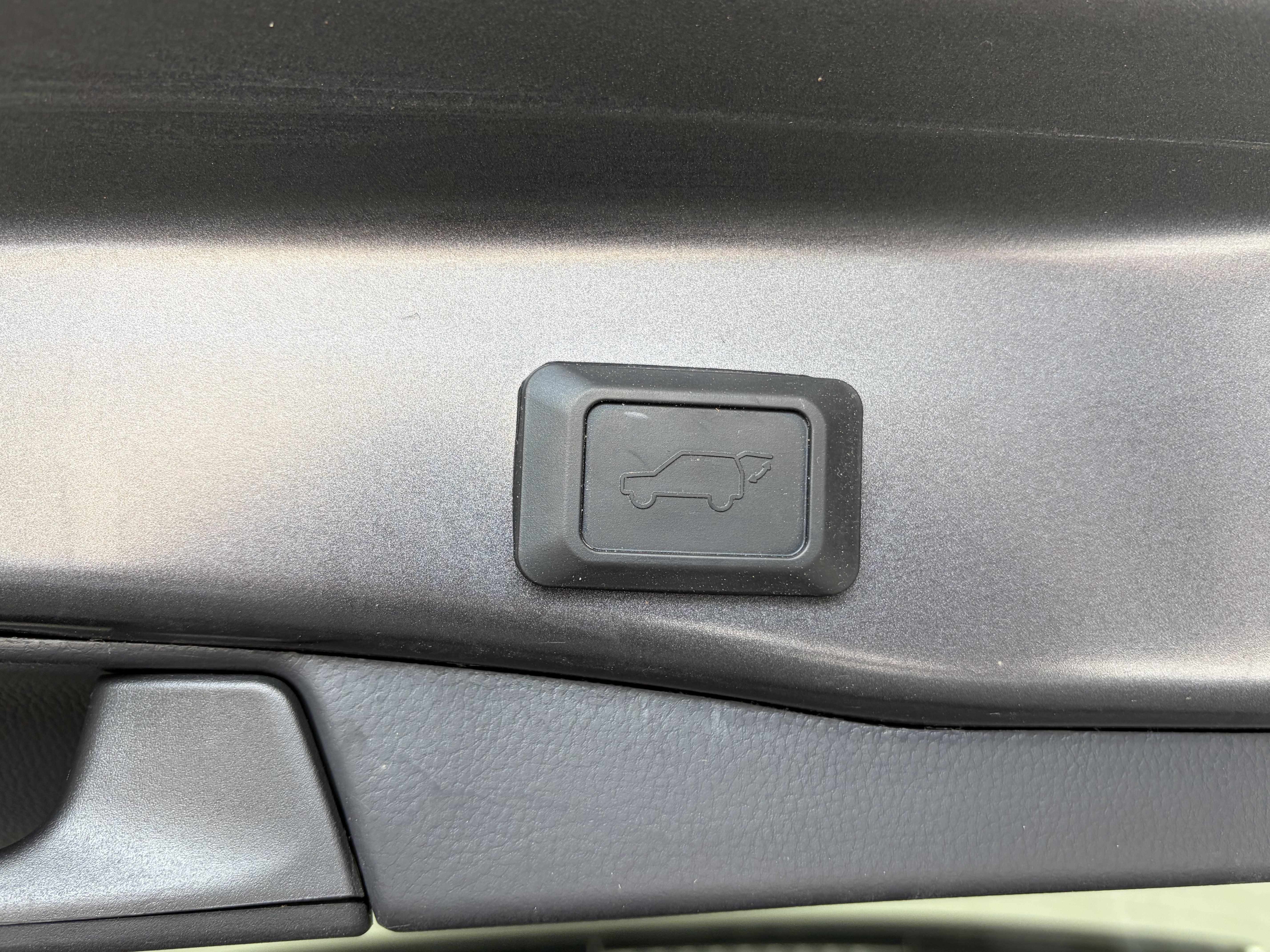 Used 2022 Toyota RAV4 XLE w/ Convenience Package AWD/4WD image 11