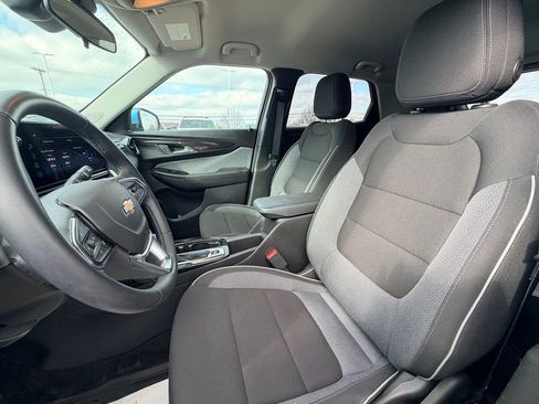 Used 2025 Chevrolet TrailBlazer LT w/ LT Cold Weather Package image 8