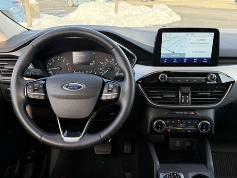 Used 2022 Ford Escape SE w/ SE Sport Appearance Package image 17