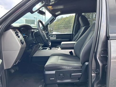Used 2017 Ford Expedition XLT image 8
