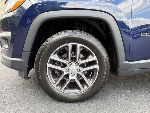 Used 2018 Jeep Compass Latitude w/ Popular Equipment Group AWD/4WD image 9