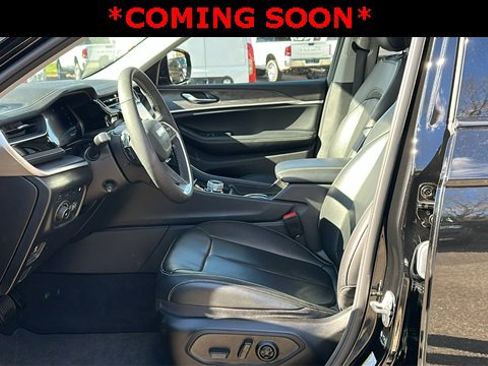 Used 2023 Jeep Grand Cherokee 30th Anniversary image 9