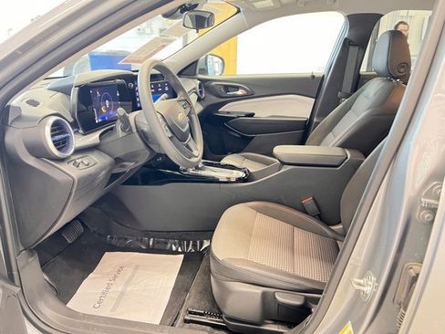 Certified 2025 Chevrolet Trax LT image 16