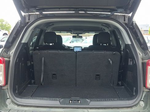 Certified 2022 Ford Explorer XLT w/ Equipment Group 202A AWD/4WD image 28