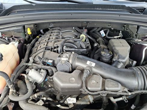 Used 2025 Jeep Grand Cherokee Limited w/ Black Appearance Package image 26