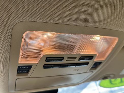 Used 2019 Toyota Highlander XLE image 12