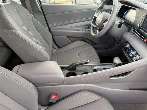 Used 2025 Hyundai Elantra Sport FWD image 23