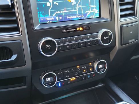Used 2020 Ford Expedition Max XLT w/ Equipment Group 202A RWD image 27