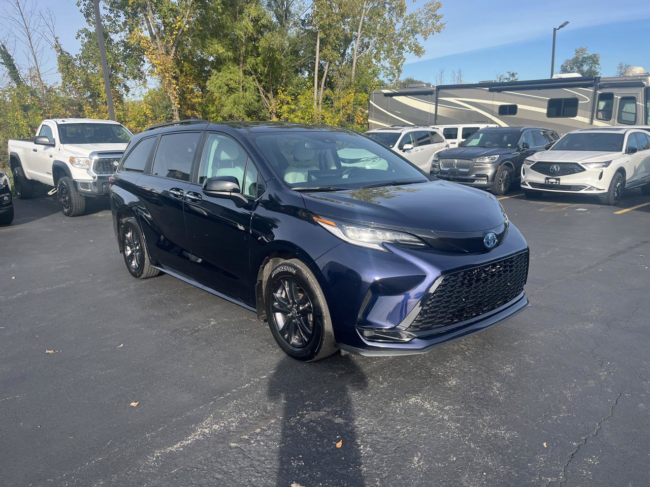 Used 2025 Toyota Sienna XSE AWD/4WD image 8