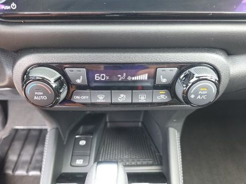 Used 2023 Nissan Kicks SR w/ SR Premium Package FWD image 18