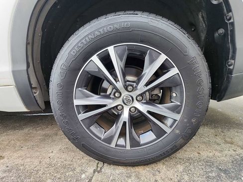 Used 2017 Toyota Highlander Plus image 19