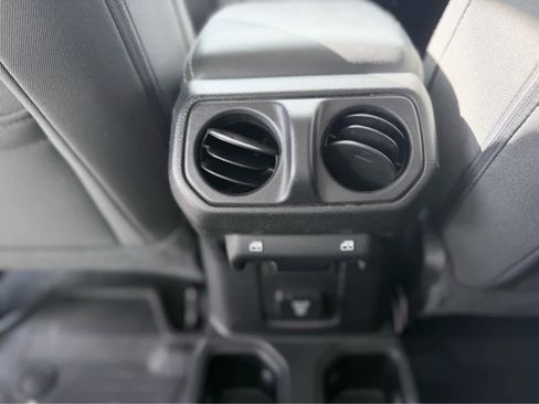 Used 2020 Jeep Gladiator Overland image 31