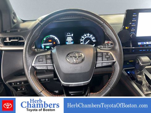 Used 2021 Toyota Sienna XSE w/ XSE Plus Package AWD/4WD image 5