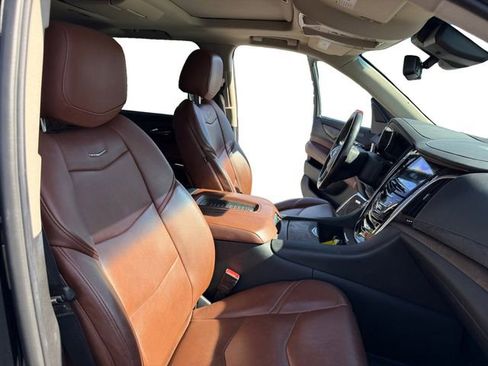 Used 2019 Cadillac Escalade Premium Luxury AWD/4WD image 15