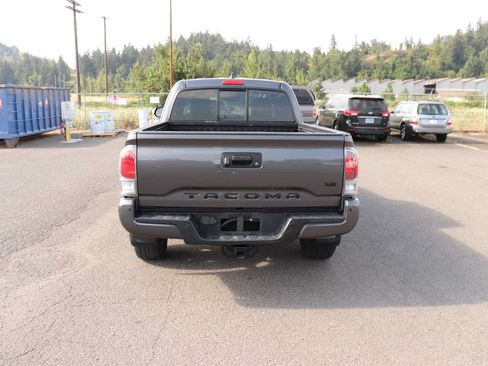 Used 2022 Toyota Tacoma TRD Sport w/ TRD Premium Sport Package RWD image 6