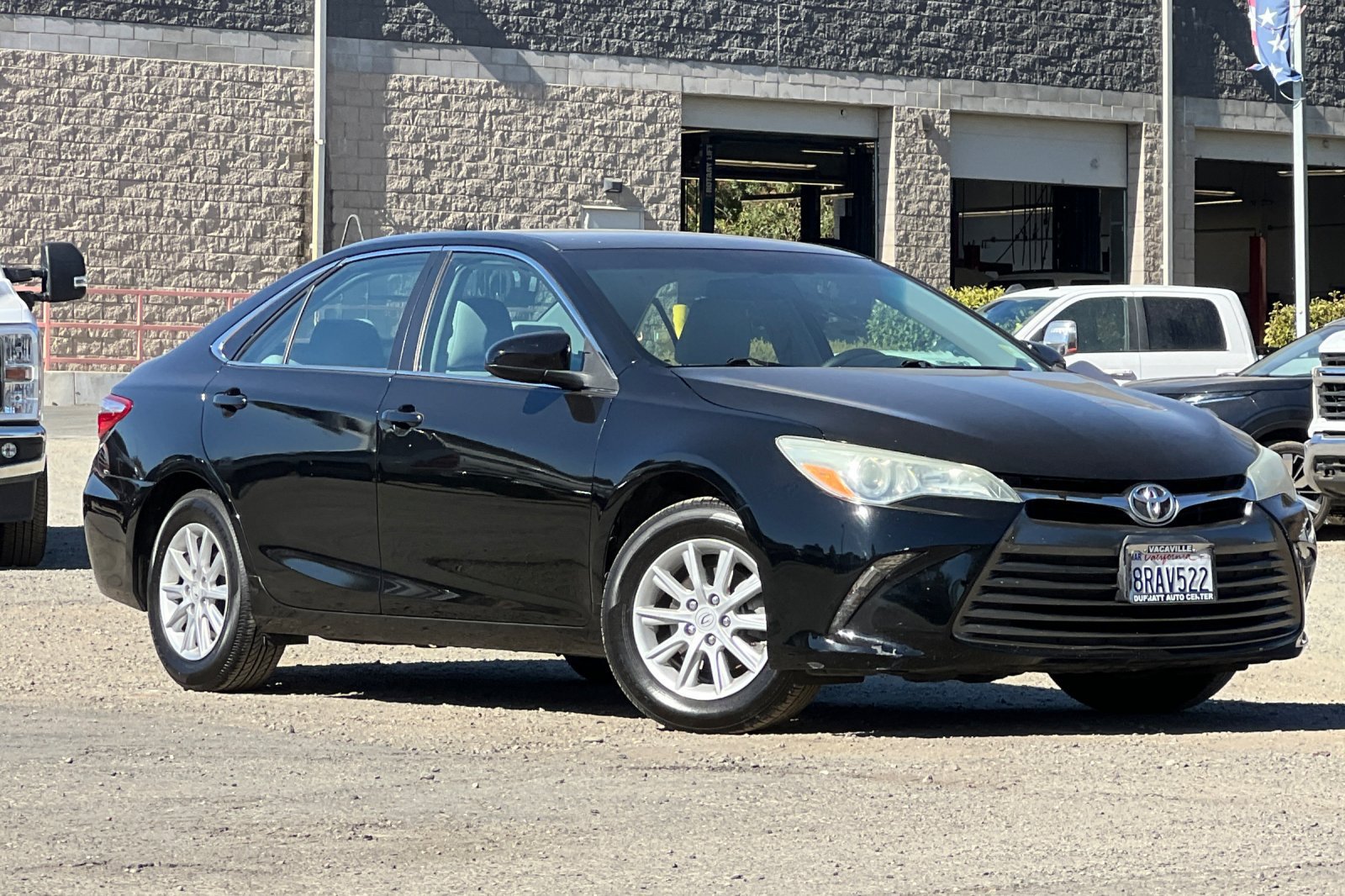 Used 2016 Toyota Camry LE FWD image 2
