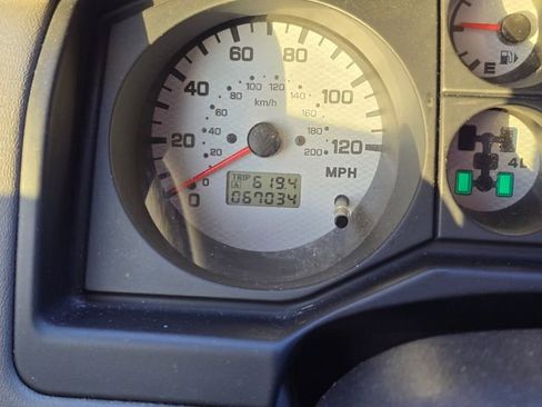 Used 2006 Mitsubishi Montero Limited AWD/4WD image 2