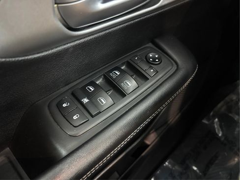 Used 2018 Chrysler Pacifica Touring Plus w/ S Appearance Package FWD image 39